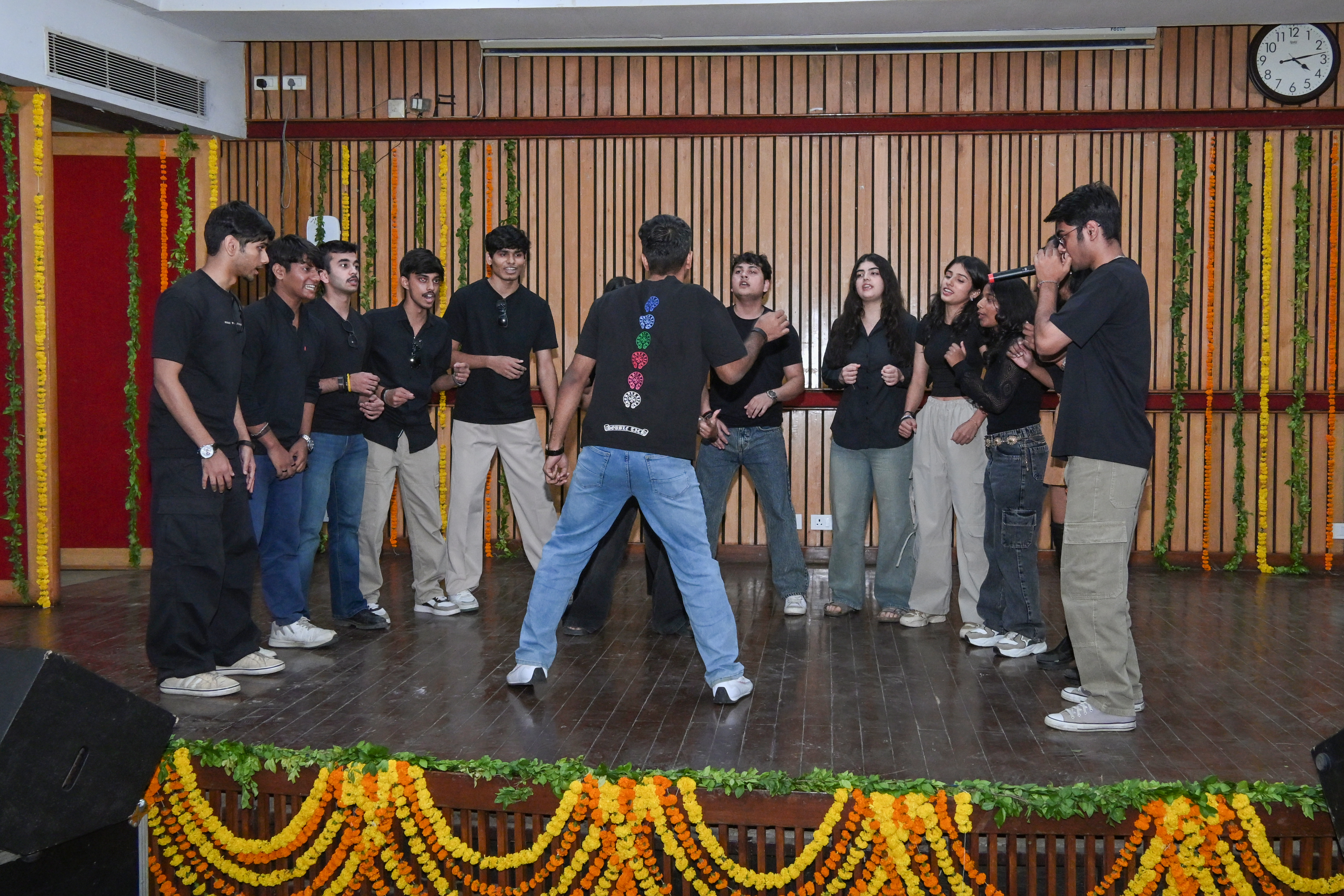 A group of people on a stage

AI-generated content may be incorrect.